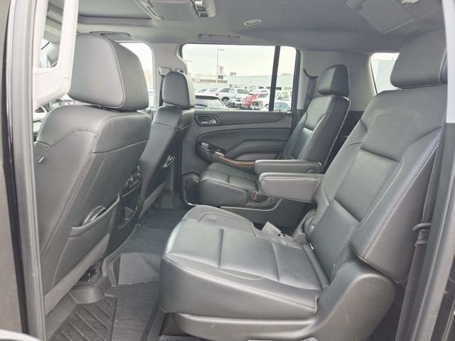 Chevrolet Suburban Vehicle Full-screen Gallery Image 10