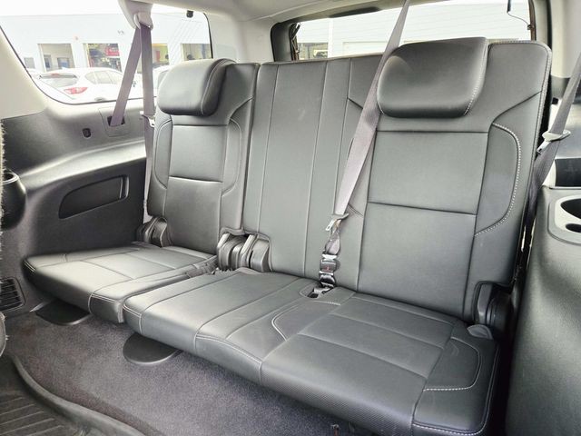 Chevrolet Suburban Vehicle Full-screen Gallery Image 12