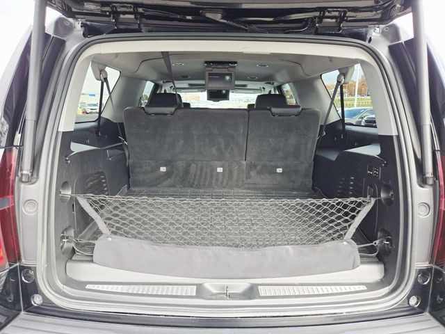 Chevrolet Suburban Vehicle Full-screen Gallery Image 13