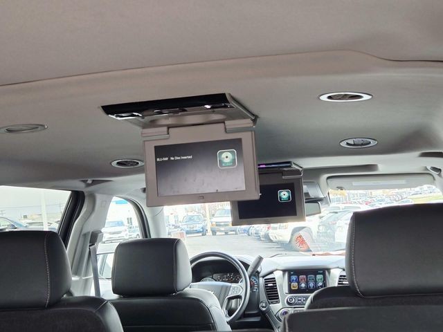 Chevrolet Suburban Vehicle Full-screen Gallery Image 14