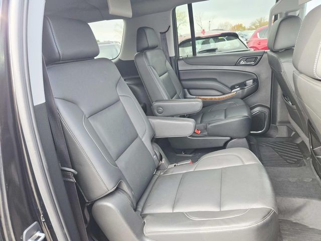 Chevrolet Suburban Vehicle Full-screen Gallery Image 16