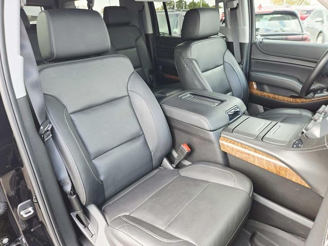 Chevrolet Suburban Vehicle Full-screen Gallery Image 17