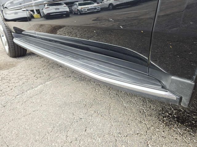 Chevrolet Suburban Vehicle Full-screen Gallery Image 18