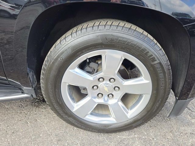 Chevrolet Suburban Vehicle Full-screen Gallery Image 19