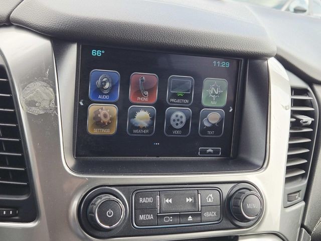 Chevrolet Suburban Vehicle Full-screen Gallery Image 28