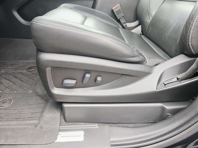 Chevrolet Suburban Vehicle Full-screen Gallery Image 40