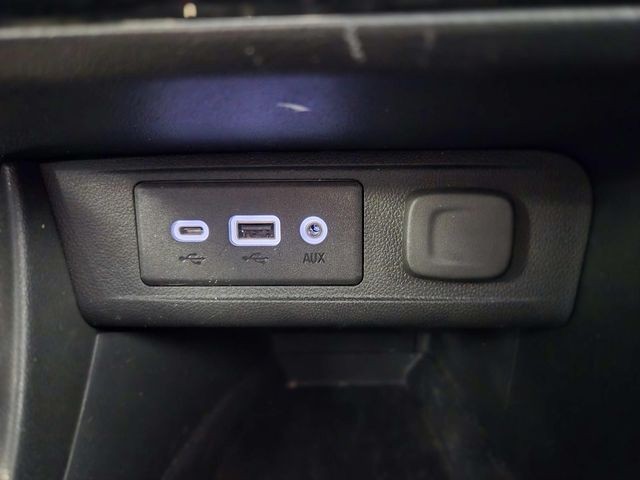 Buick Encore GX Vehicle Full-screen Gallery Image 25