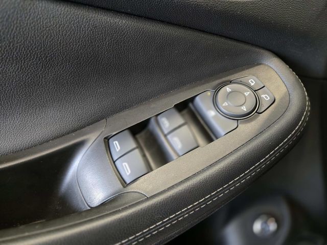 Buick Encore GX Vehicle Full-screen Gallery Image 30