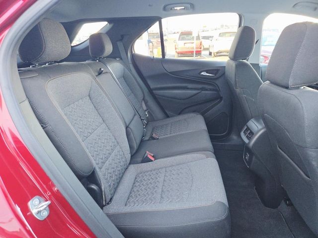 Chevrolet Equinox Vehicle Full-screen Gallery Image 11