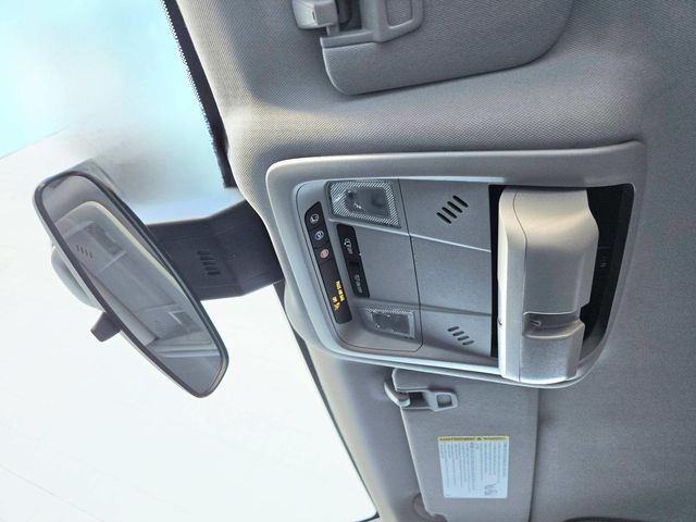 Chevrolet Equinox Vehicle Full-screen Gallery Image 27