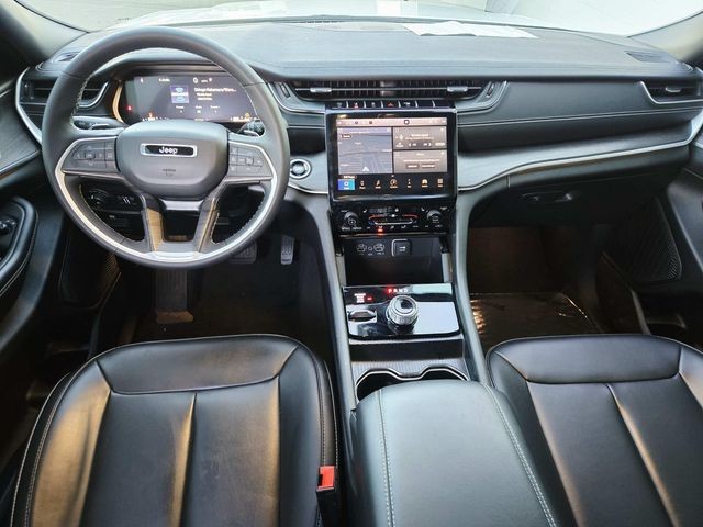 Jeep Grand Cherokee Vehicle Full-screen Gallery Image 06