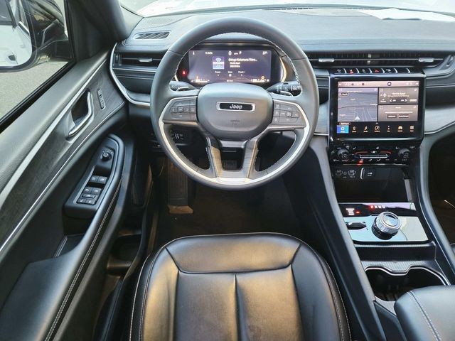 Jeep Grand Cherokee Vehicle Full-screen Gallery Image 07