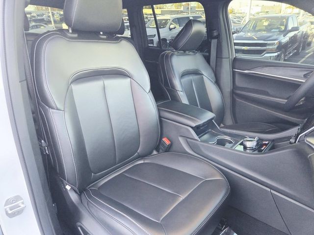 Jeep Grand Cherokee Vehicle Full-screen Gallery Image 12