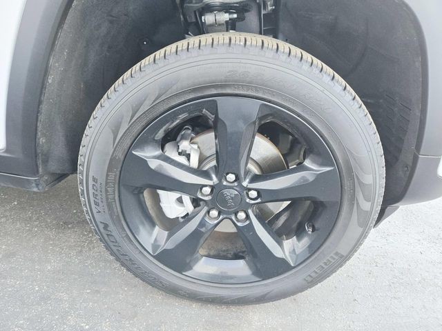 Jeep Grand Cherokee Vehicle Full-screen Gallery Image 13