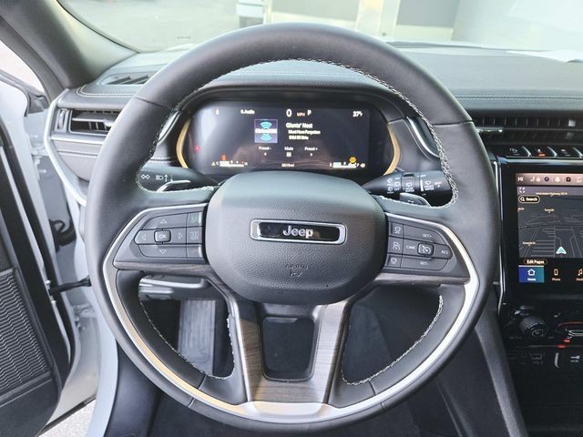 Jeep Grand Cherokee Vehicle Full-screen Gallery Image 15