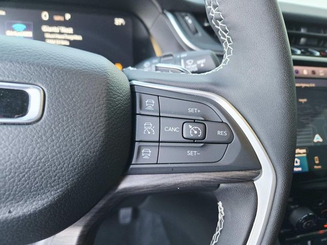 Jeep Grand Cherokee Vehicle Full-screen Gallery Image 17