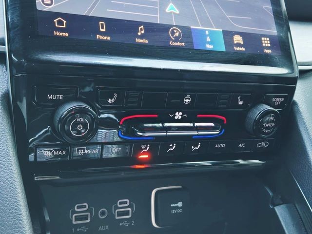 Jeep Grand Cherokee Vehicle Full-screen Gallery Image 23