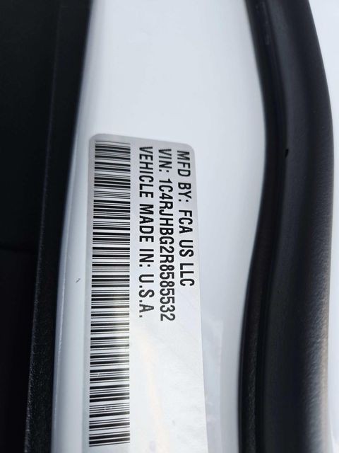 Jeep Grand Cherokee Vehicle Full-screen Gallery Image 34