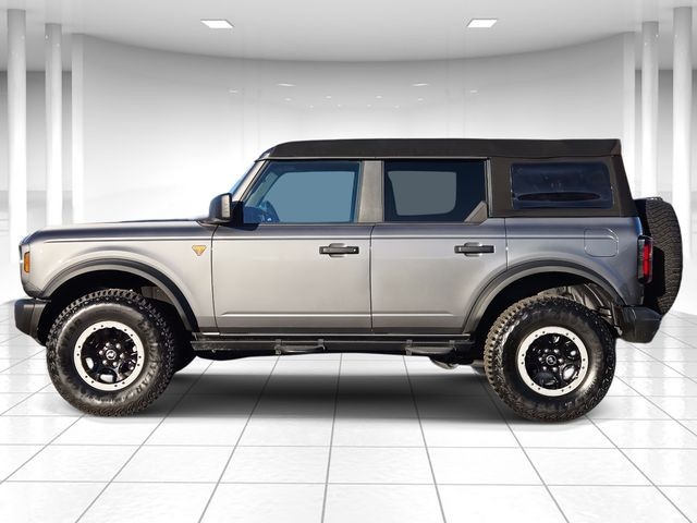 Ford Bronco Vehicle Full-screen Gallery Image 02