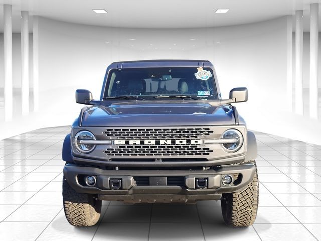 Ford Bronco Vehicle Full-screen Gallery Image 05