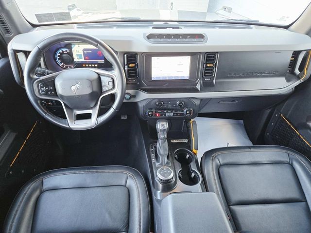 Ford Bronco Vehicle Full-screen Gallery Image 06