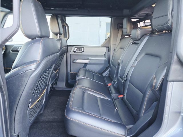 Ford Bronco Vehicle Full-screen Gallery Image 09