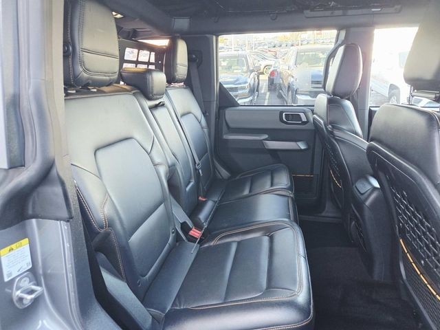 Ford Bronco Vehicle Full-screen Gallery Image 12