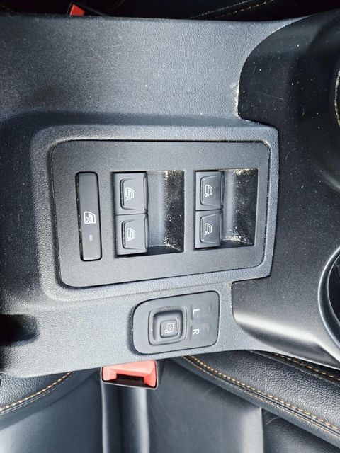 Ford Bronco Vehicle Full-screen Gallery Image 31