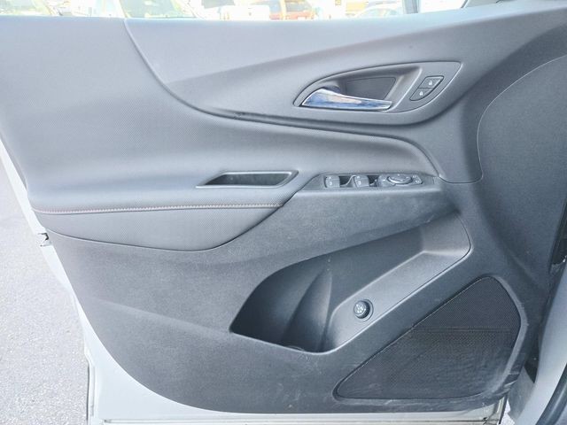 Chevrolet Equinox Vehicle Full-screen Gallery Image 13