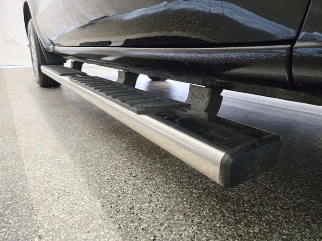 Chevrolet Silverado 1500 Vehicle Full-screen Gallery Image 16