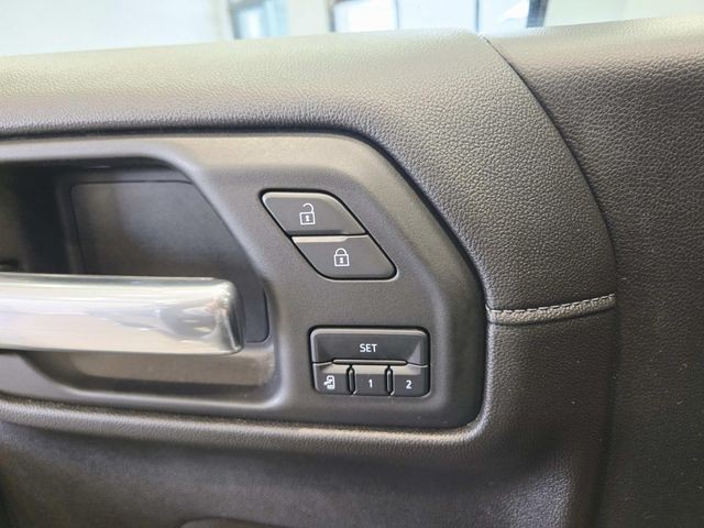 Chevrolet Silverado 1500 Vehicle Full-screen Gallery Image 35