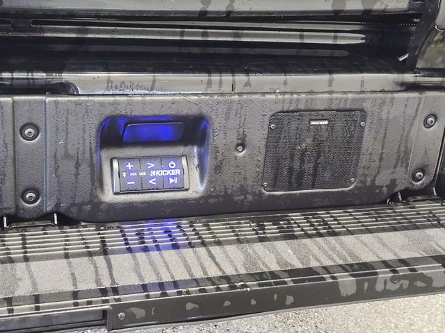 GMC Sierra 2500HD Vehicle Full-screen Gallery Image 16