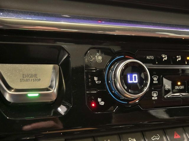 GMC Sierra 2500HD Vehicle Full-screen Gallery Image 34