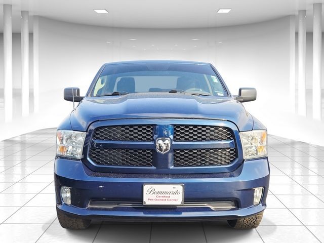 Ram 1500 Classic Vehicle Full-screen Gallery Image 05