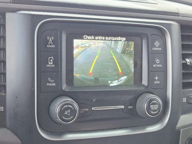 Ram 1500 Classic Vehicle Full-screen Gallery Image 09