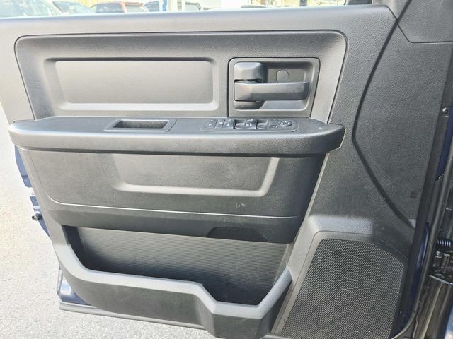 Ram 1500 Classic Vehicle Full-screen Gallery Image 11