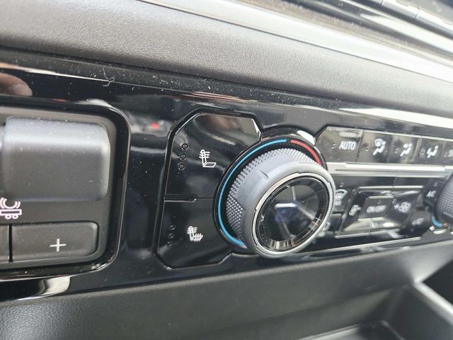 Chevrolet Silverado 1500 Vehicle Full-screen Gallery Image 29