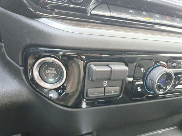 Chevrolet Silverado 1500 Vehicle Full-screen Gallery Image 30