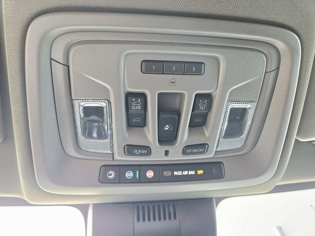 Chevrolet Silverado 1500 Vehicle Full-screen Gallery Image 32