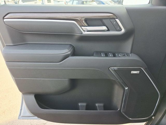 Chevrolet Silverado 1500 Vehicle Full-screen Gallery Image 34