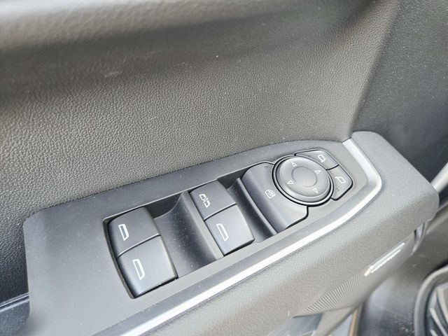 Chevrolet Silverado 1500 Vehicle Full-screen Gallery Image 35