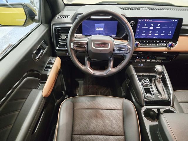 GMC Canyon Vehicle Full-screen Gallery Image 08