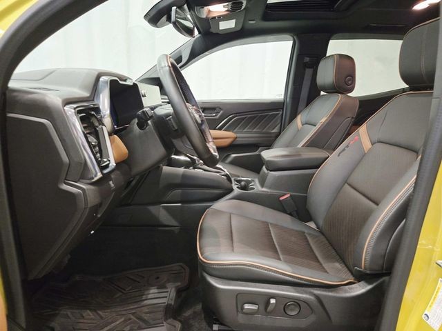 GMC Canyon Vehicle Full-screen Gallery Image 09