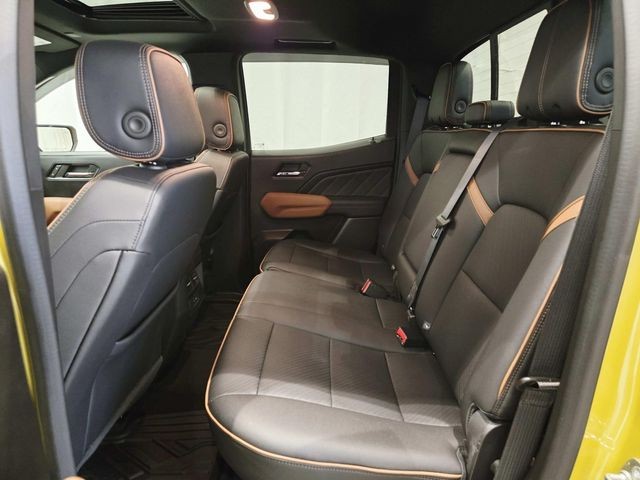 GMC Canyon Vehicle Full-screen Gallery Image 10