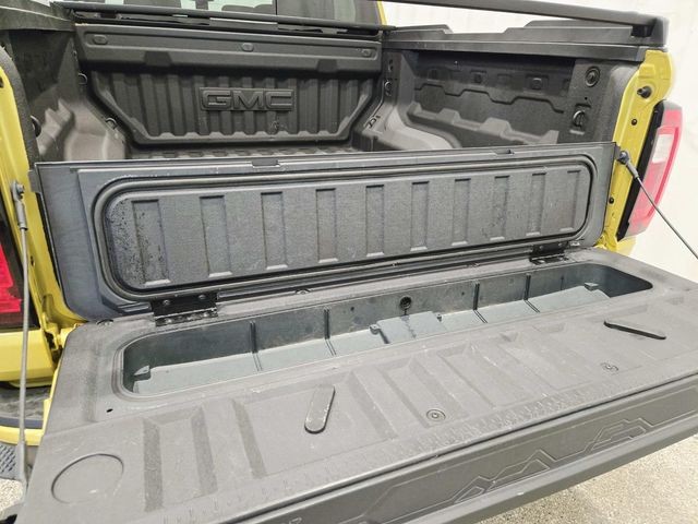 GMC Canyon Vehicle Full-screen Gallery Image 12