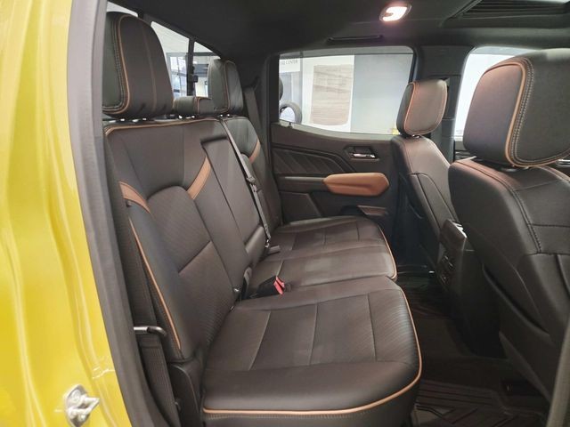 GMC Canyon Vehicle Full-screen Gallery Image 14