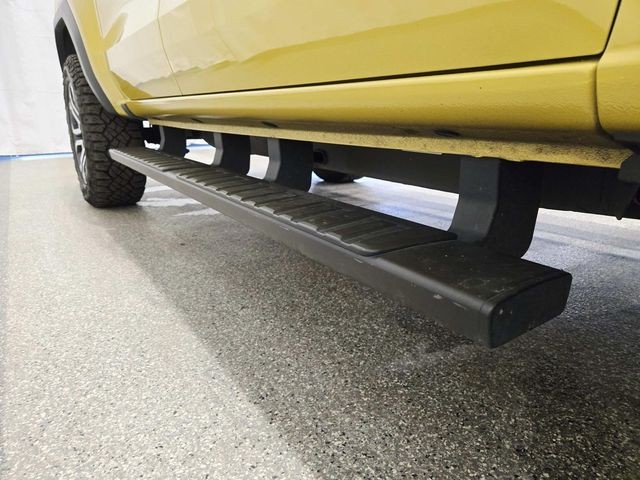 GMC Canyon Vehicle Full-screen Gallery Image 16