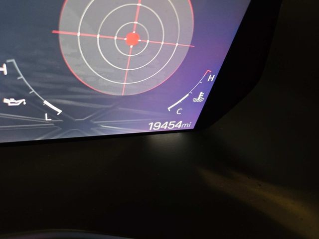 GMC Canyon Vehicle Full-screen Gallery Image 24