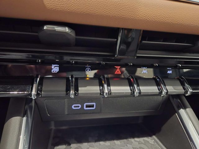 GMC Canyon Vehicle Full-screen Gallery Image 30