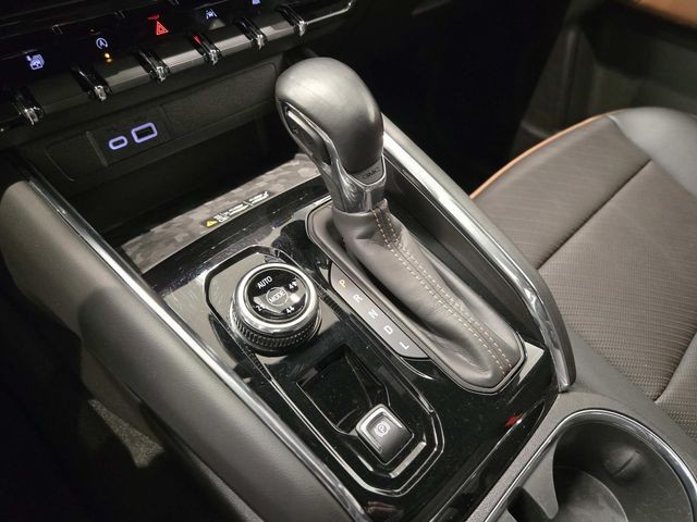 GMC Canyon Vehicle Full-screen Gallery Image 31